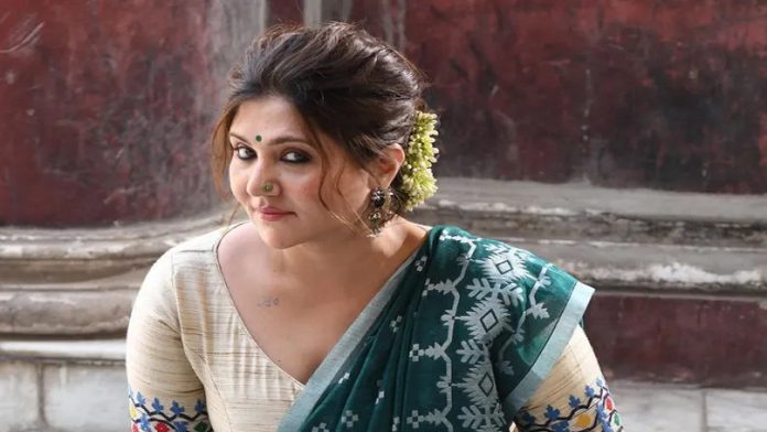 Acctress swastika প্রেম