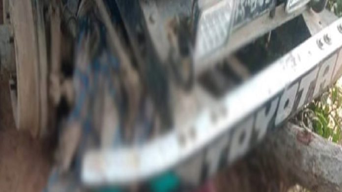 lohagara accident মেরামত, গাড়ি, চাপা,যুবক