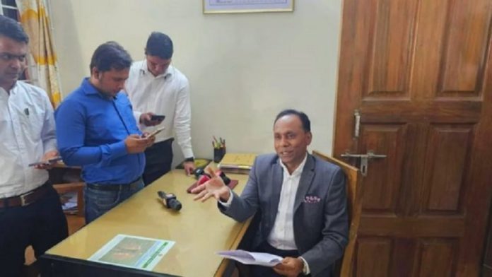 land protimontri প্রতিমন্ত্রী