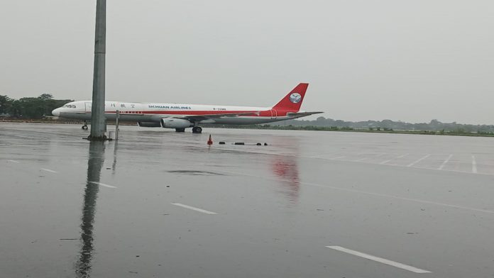 বিমানবন্দরে