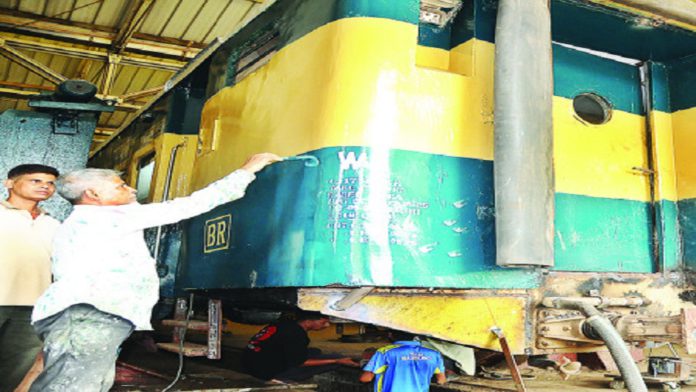 railway pahartoli পাহাড়তলী