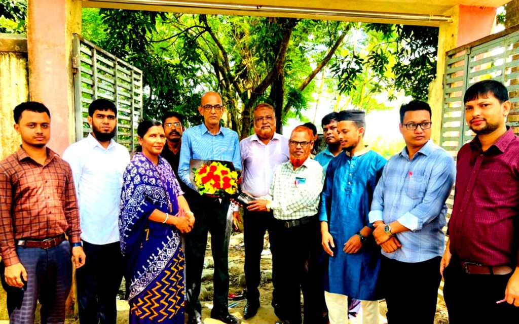 উত্তর আমিরাবাদ এমবি উচ্চ বিদ্যালয়ের নতুন সভাপতিকে বরণ করলো শিক্ষক ও শিক্ষার্থীরা