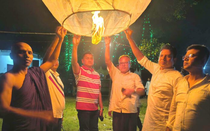 লোহাগাড়ায় বর্ণিল ফানুস উৎসবে প্রবারণা পূর্ণিমা উদযাপন